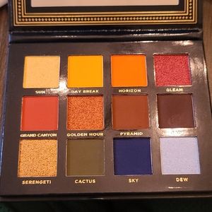 The vintage Dawn palette 12 colors.